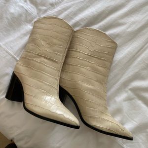 SCHUTZ vonna bootie, almond buff, croc effect leather.